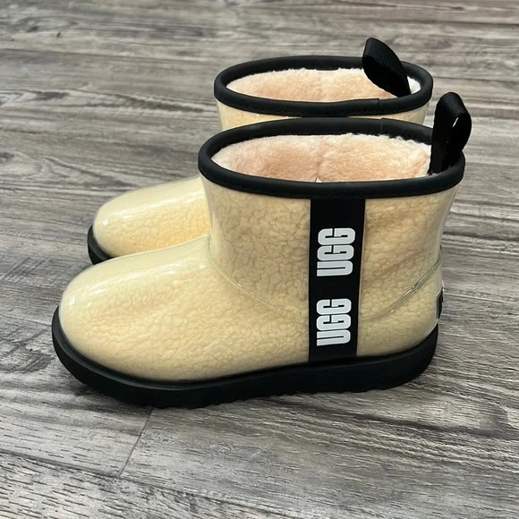 New UGG Kid’s Classic Clear Mini II Boots - Picture 1 of 11